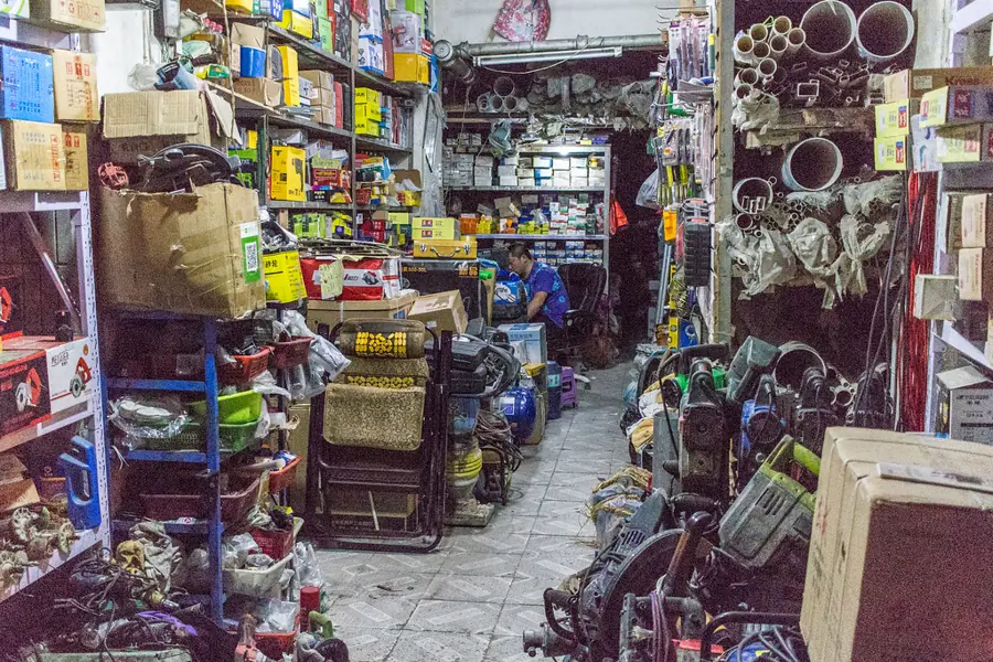 Interior de una ferretería con mucho stock, un comercio típico para un sistema de ventas offline